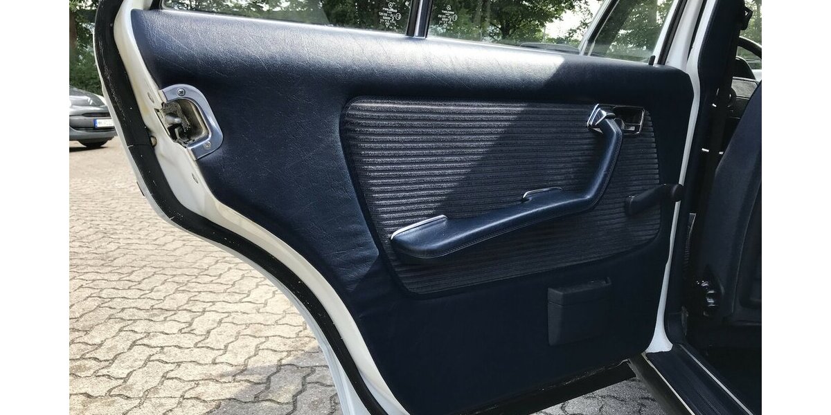 Mercedes-Benz 230 W123 Sanders Automat ABS AirBag SSD Velours 146.358 km 13.999 &euro; Hamburg 22339